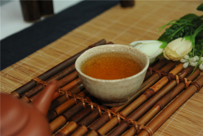 [초특가 6건 폭탄] 05년 이무향병 생차 400g 1건(42편)