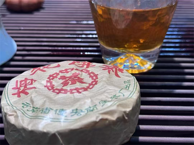 [덕굉남보차창] 90년대 매화병차 생차 100g