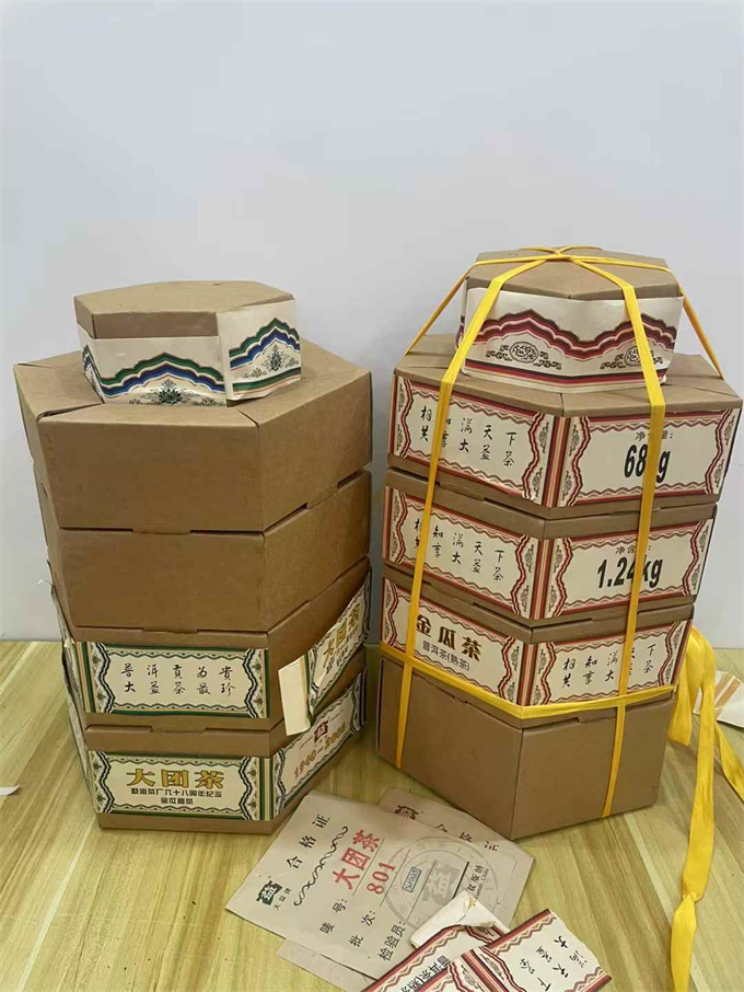 [勐海茶厂]2008年801批 大团茶 一生 一熟  条 6.8kg