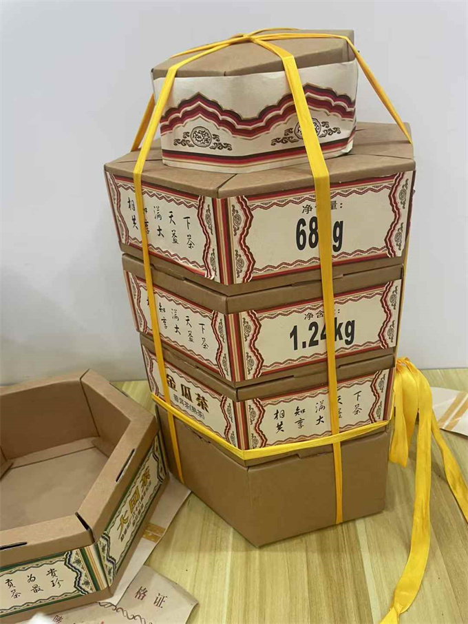 [勐海茶厂]2008年801批 大团茶 一生 一熟  条 6.8kg