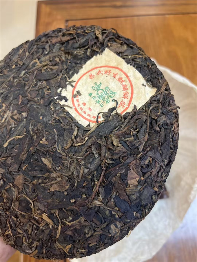 [易武茶庄] 2002年曼庄茶山野生麒麟饼 400g