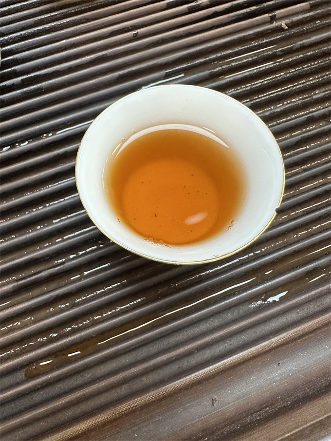 [易武茶庄] 2002年曼庄茶山野生麒麟饼 400g