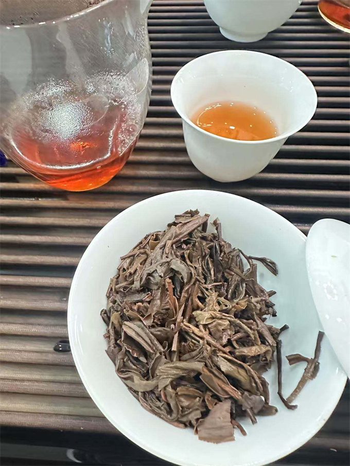 [폭락 대건 10건] 04년 고사모古思茅 대황인 보이생차 357g - 건으로 사면 많이 쌉니다.