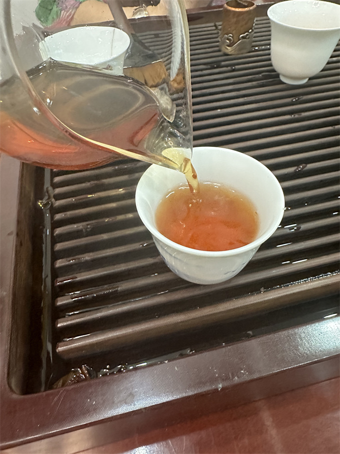 [폭락 대건 10건] 04년 고사모古思茅 대황인 보이생차 357g - 건으로 사면 많이 쌉니다.