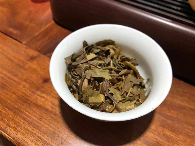 [차기 좋은 차 긴급폭탄] 11년 포랑 교목 은호 진장판 357g 1건(42편)