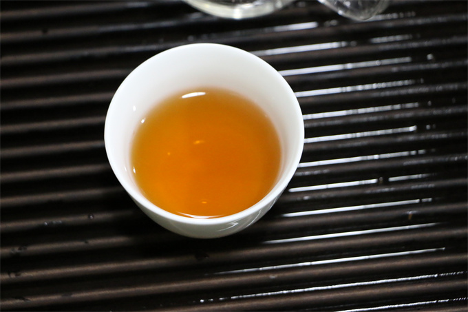 [龙园号]2012年 老树茶 生茶400g