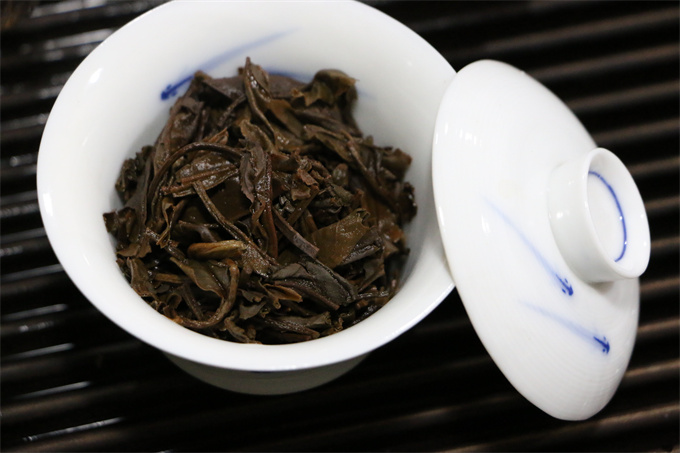 [龙园号]2012年 老树茶 生茶400g