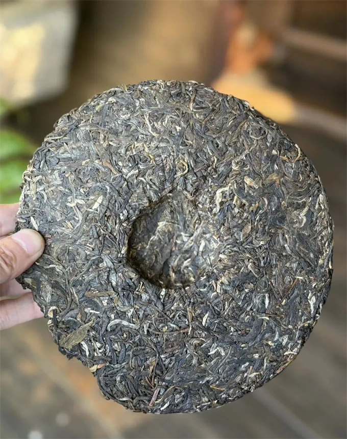 [勐海茶厂]2025年 7542青饼 357g