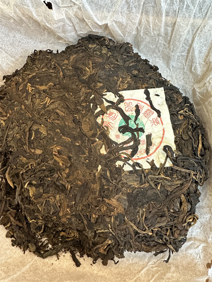 [勐海茶厂]2001年叶柄怀定制的绿太阳 敬业号357g