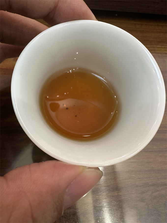 [勐海茶厂]2001年叶柄怀定制的绿太阳 敬业号357g