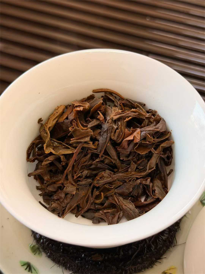 [맹고 오척도] 2011년 교목노수 생차 357g 1건(42편)