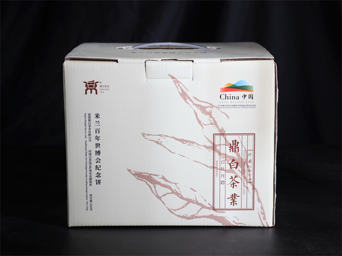 [名品鼎白] 2013년 백모단 밀라노 백년 세계박람회 기념병차 1급백차 350g