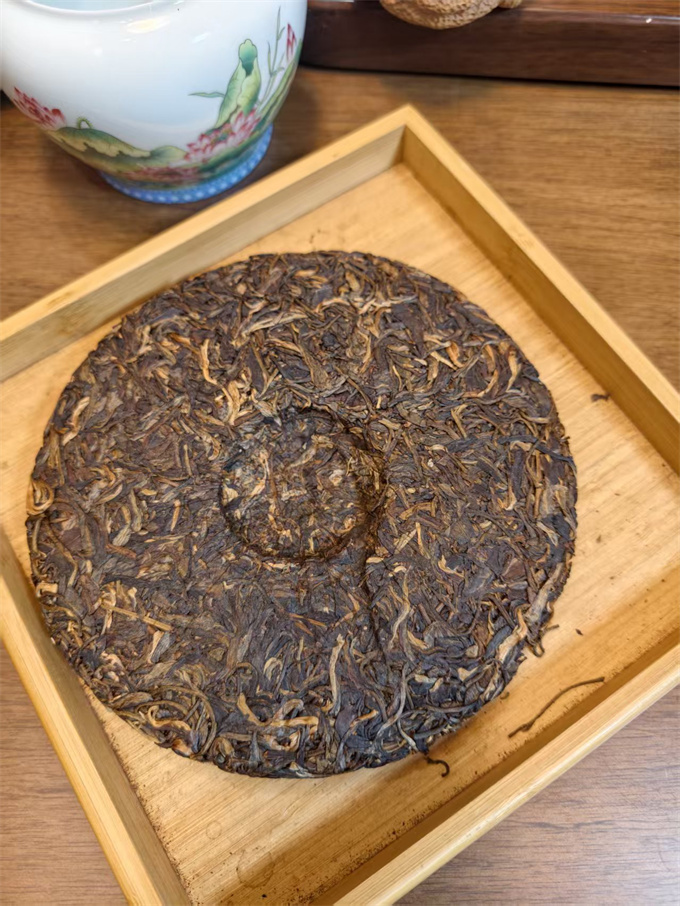[땡처리] 2016년 팔각정 용음동방龙吟东方 고수생차 357g 1통(7편)